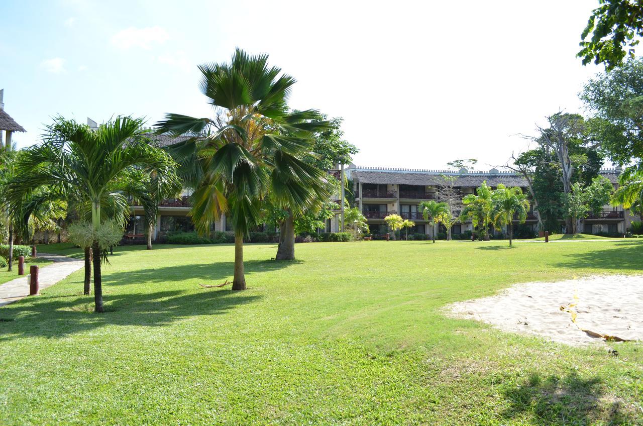 Baobab Beach Resort & Spa Diani Beach Exterior photo